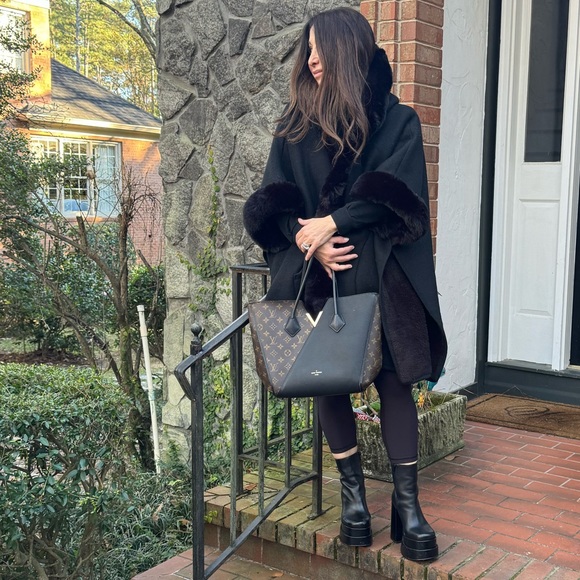 Fabulous Oversized Faux Fur Hooded Cap Jacket - Picture 5 of 5